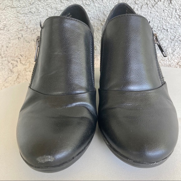 BareTraps Black Faux Leather Keyln Zip Booties - Picture 5 of 11